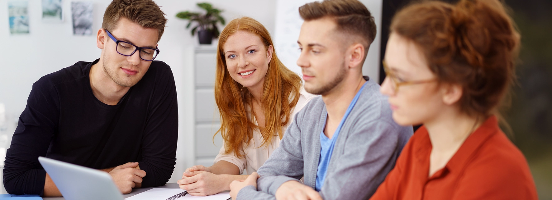 Kuvituskuva - liiketoiminnan osatutkintojen kuvabanneri.